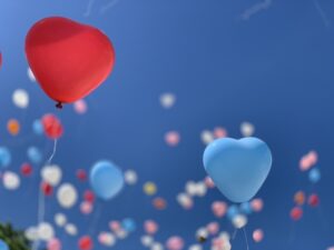 風船 ヘリウム 量 どのくらい 