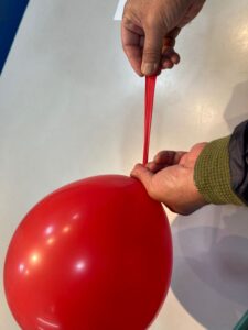 風船 結ぶ コツ 結び方2